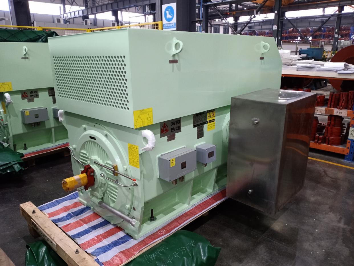 南阳防爆电机接线盒带防雨罩